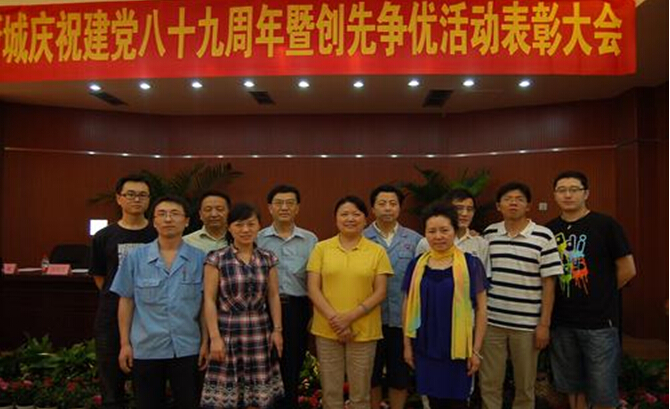 milan米兰(中国)体育官方网站集团党员与积极分子合影