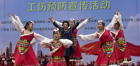 成都milan米兰(中国)体育官方网站集团员工参演2016年武侯区“工伤预防宣传”大型义演活动