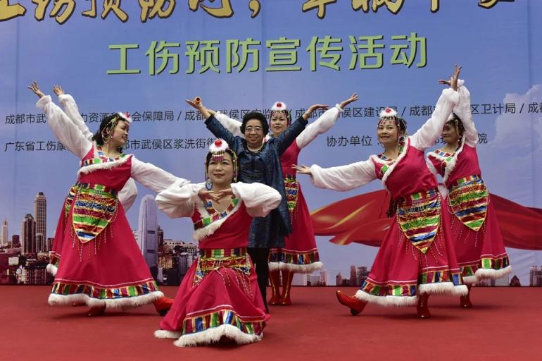 成都milan米兰(中国)体育官方网站集团员工参演2016年武侯区“工伤预防”大型义演活动