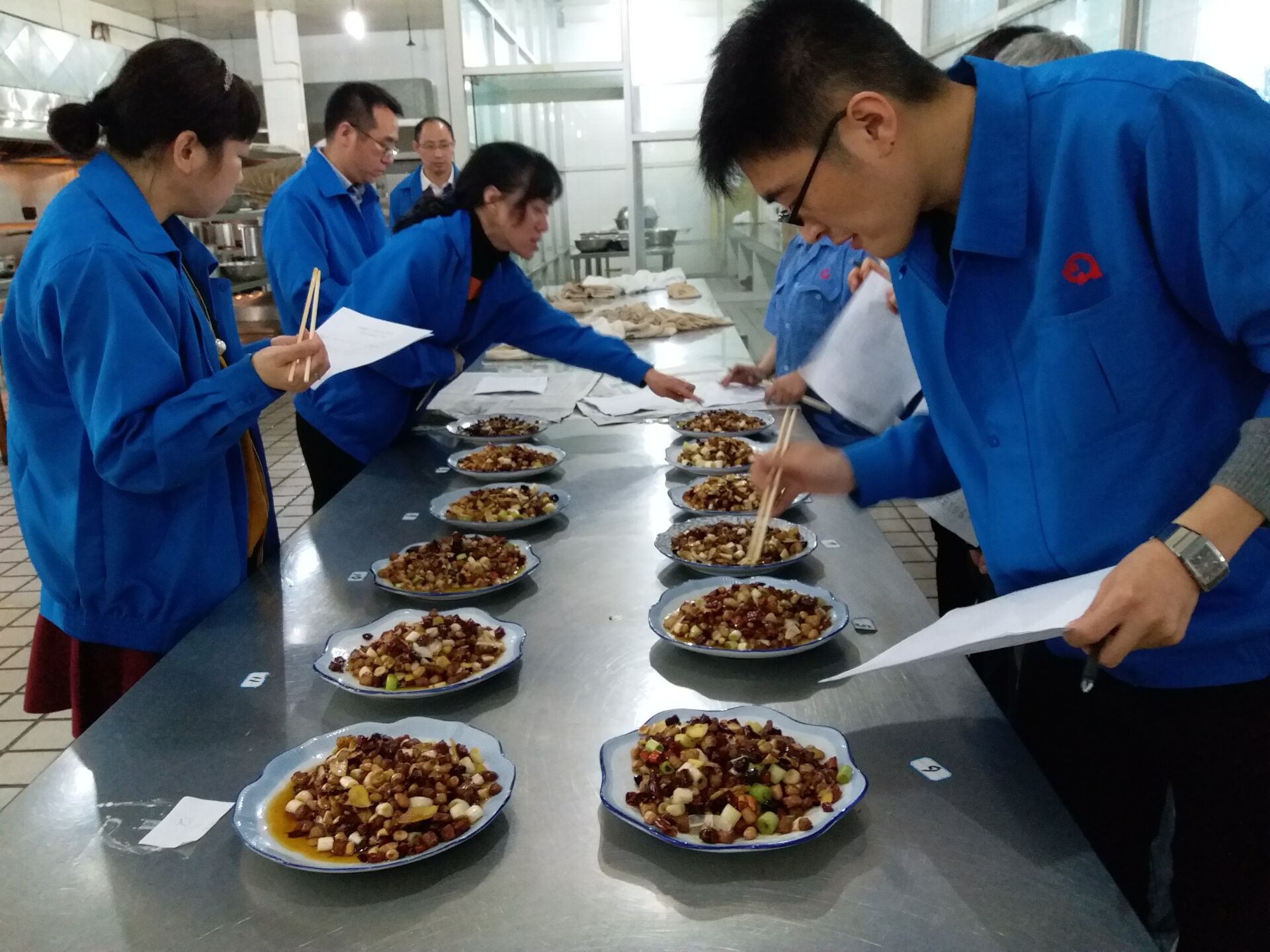 成都milan米兰(中国)体育官方网站集团举办“技能成就梦想”首届烹饪技能大赛