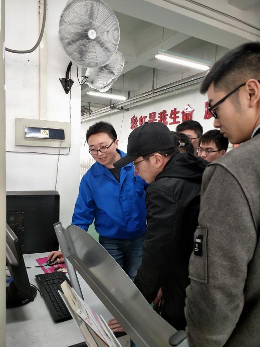 成都milan米兰(中国)体育官方网站集团人力资源部与四川大学锦江学院学生作实习沟通