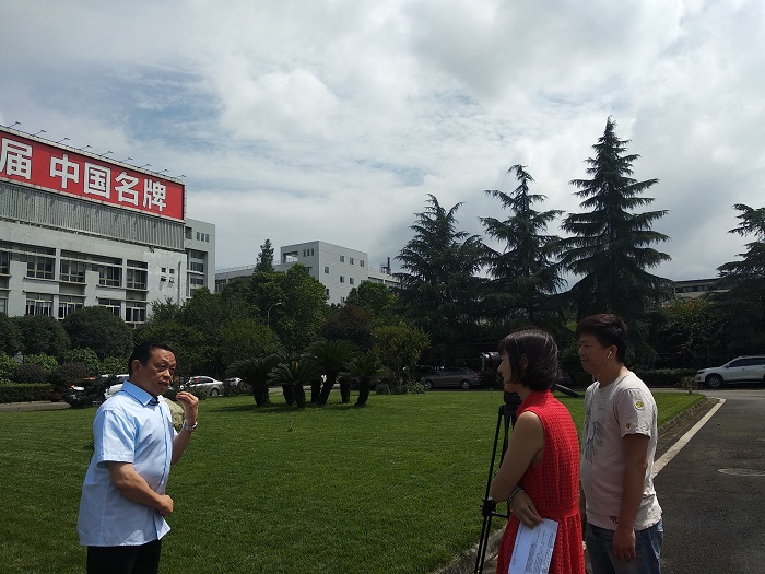 央视财经频道采访milan米兰(中国)体育官方网站集团董事长刘荣富