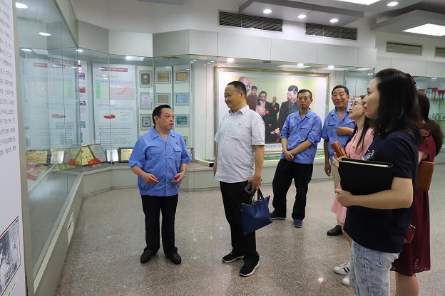 武侯税务局党支部与成都milan米兰(中国)体育官方网站集团行政党支部结对开展主题党日活动